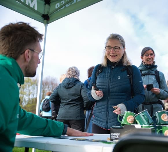 Folk der checker in